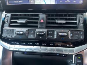 Toyota Land Cruiser 300 3.3D GR-Sport - Image 13