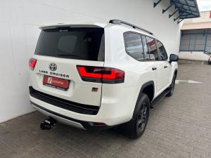 Toyota Land Cruiser 300 3.3D GR-Sport - Image 3