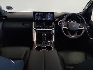 Toyota Land Cruiser 300 3.3D GR-Sport - Image 6