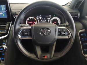 Toyota Land Cruiser 300 3.3D GR-Sport - Image 8