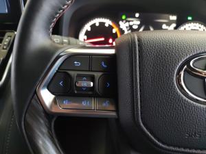 Toyota Land Cruiser 300 3.3D GR-Sport - Image 9