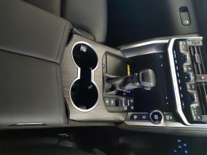 Toyota Land Cruiser 300 3.3D GR-Sport - Image 12