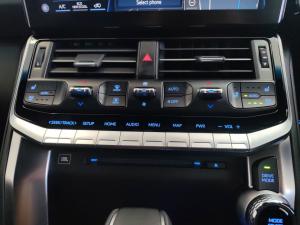 Toyota Land Cruiser 300 3.3D GR-Sport - Image 16