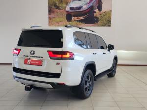 Toyota Land Cruiser 300 3.3D GR-Sport - Image 2