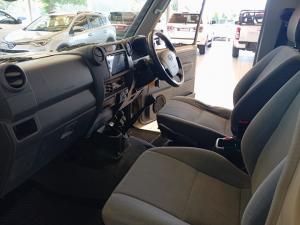 Toyota Land Cruiser 79 4.5D-4D V8 single cab LX - Image 11