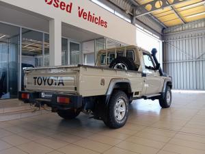 Toyota Land Cruiser 79 4.5D-4D V8 single cab LX - Image 2