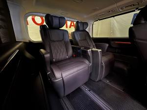 Toyota Quantum 2.8 LWB bus 6-seater VX Premium - Image 15
