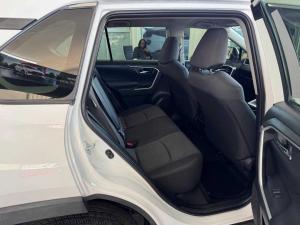 Toyota RAV4 2.0 GX CVT - Image 12