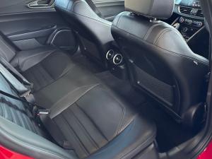 Alfa Romeo Giulia 2.0T Veloce - Image 12