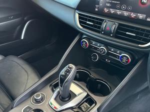 Alfa Romeo Giulia 2.0T Veloce - Image 15