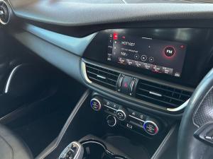 Alfa Romeo Giulia 2.0T Veloce - Image 16