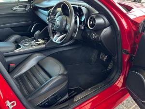 Alfa Romeo Giulia 2.0T Veloce - Image 18