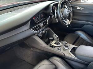 Alfa Romeo Giulia 2.0T Veloce - Image 7