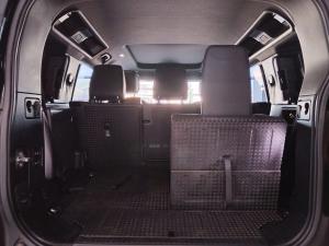 Land Rover Defender 110 D240 X-Dynamic HSE - Image 7