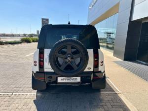 Land Rover Defender 110 D300 X-Dynamic HSE - Image 6