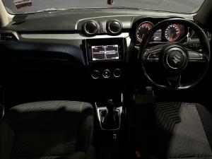 Suzuki Swift 1.2 GLX manual - Image 12