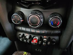 MINI Hatch One Hatch 3-door auto - Image 14