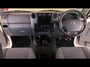 Toyota Land Cruiser 79 4.5D-4D V8 single cab LX - Image 8