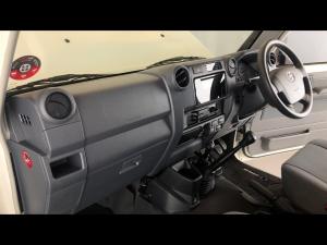 Toyota Land Cruiser 79 4.5D-4D V8 single cab LX - Image 9