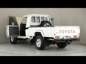 Toyota Land Cruiser 79 4.5D-4D V8 single cab LX - Image 12