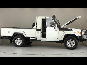 Toyota Land Cruiser 79 4.5D-4D V8 single cab LX - Image 17