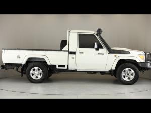 Toyota Land Cruiser 79 4.5D-4D V8 single cab LX - Image 4