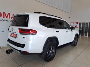 Toyota Land Cruiser 300 3.3D GR-Sport - Image 2