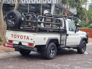Toyota Land Cruiser 79 2.8GD-6 single cab auto - Image 3