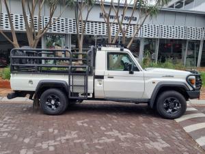Toyota Land Cruiser 79 2.8GD-6 single cab auto - Image 4