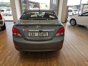 Hyundai Accent sedan 1.6 Fluid - Image 5