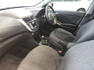 Hyundai Accent sedan 1.6 Fluid - Image 7