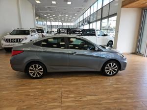 Hyundai Accent sedan 1.6 Fluid - Image 3