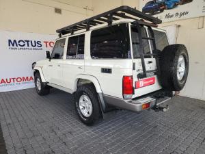 Toyota Land Cruiser 76 4.5D-4D V8 station wagon LX - Image 17