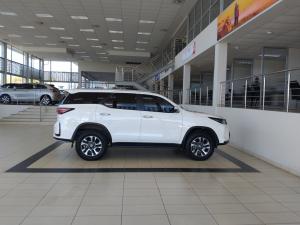 Toyota Fortuner 2.4GD-6 4x4 - Image 3