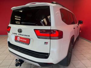 Toyota Landcruiser 300 V6 3.3D GR-S - Image 2