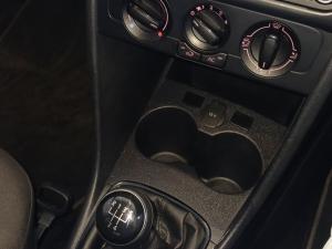 Volkswagen Polo Vivo 1.4 Comfortline - Image 14