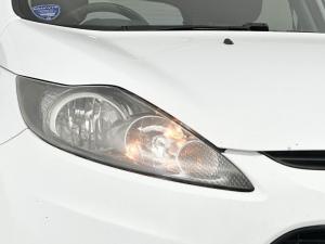 Ford Fiesta 1.4i Ambiente 5-Door - Image 2