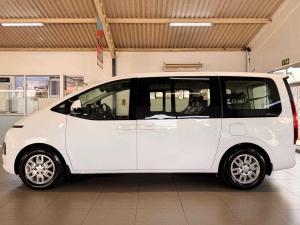 Hyundai Staria 2.2D Executive automatic - Image 3