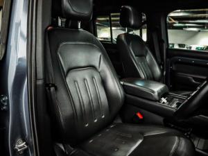Land Rover Defender 110 D300 X-Dynamic HSE - Image 12