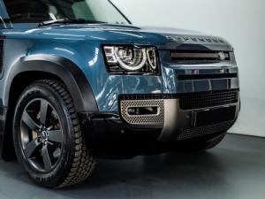 Land Rover Defender 110 D300 X-Dynamic HSE - Image 3