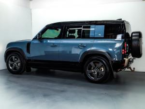Land Rover Defender 110 D300 X-Dynamic HSE - Image 8