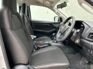Isuzu D-Max 1.9TD single cab L manual - Image 8