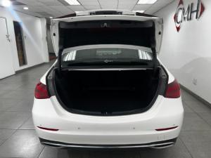 Mercedes-Benz C-Class C200 - Image 5
