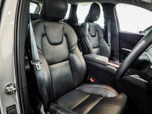 Volvo XC60 B6 AWD Ultimate Dark - Image 12