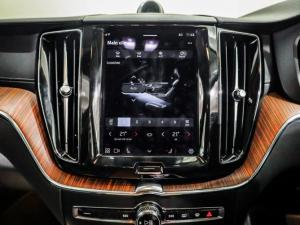 Volvo XC60 B6 AWD Ultimate Dark - Image 16