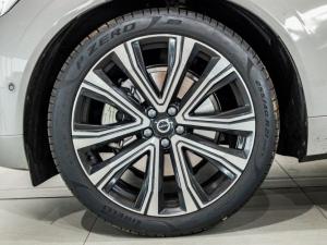 Volvo XC60 B6 AWD Ultimate Dark - Image 4