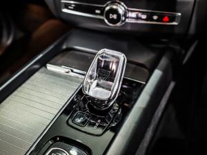 Volvo XC60 B5 AWD Plus Dark - Image 15