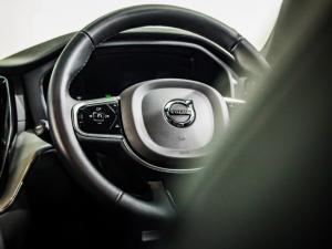Volvo XC60 B5 AWD Plus Dark - Image 17