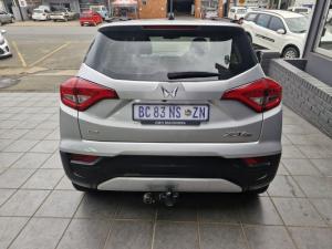 Mahindra XUV300 1.5TD W8 - Image 3