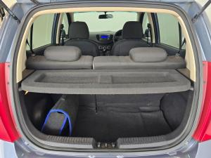 Hyundai i10 1.1 Motion - Image 11